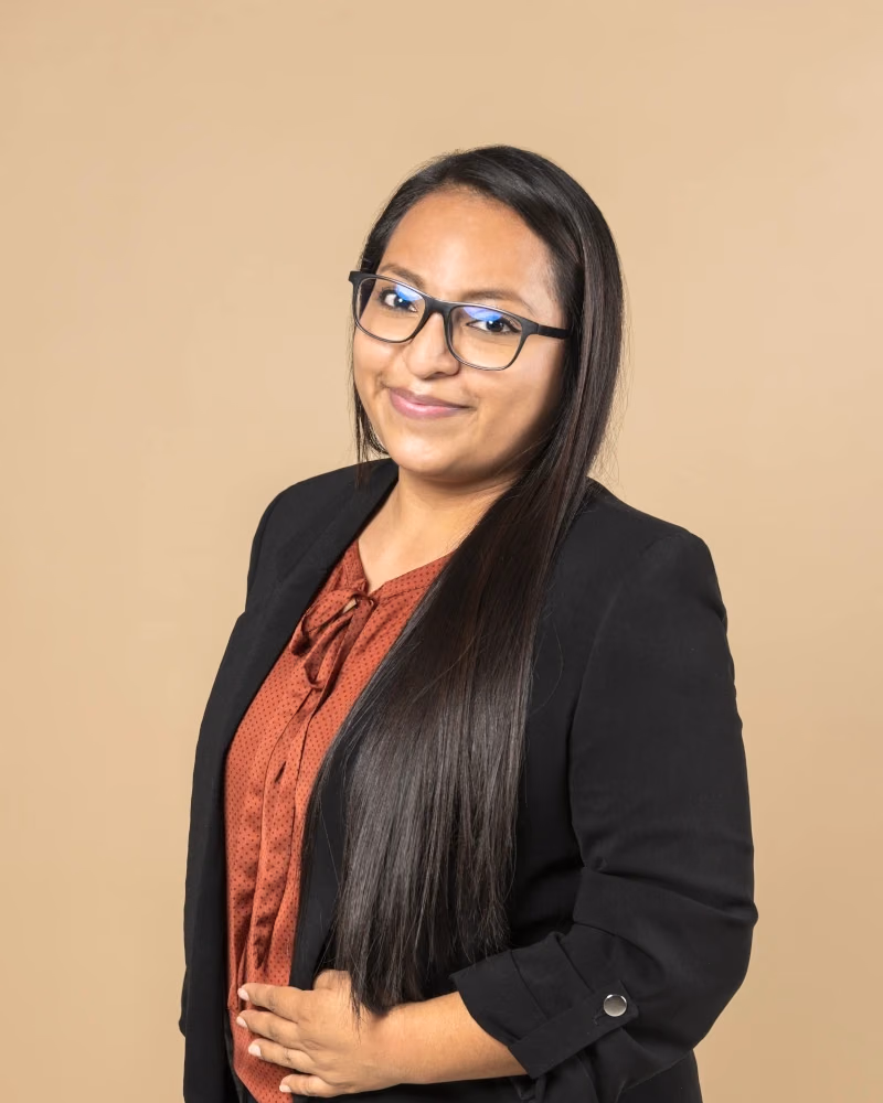 Karla Sánchez, Asistente legal sénior