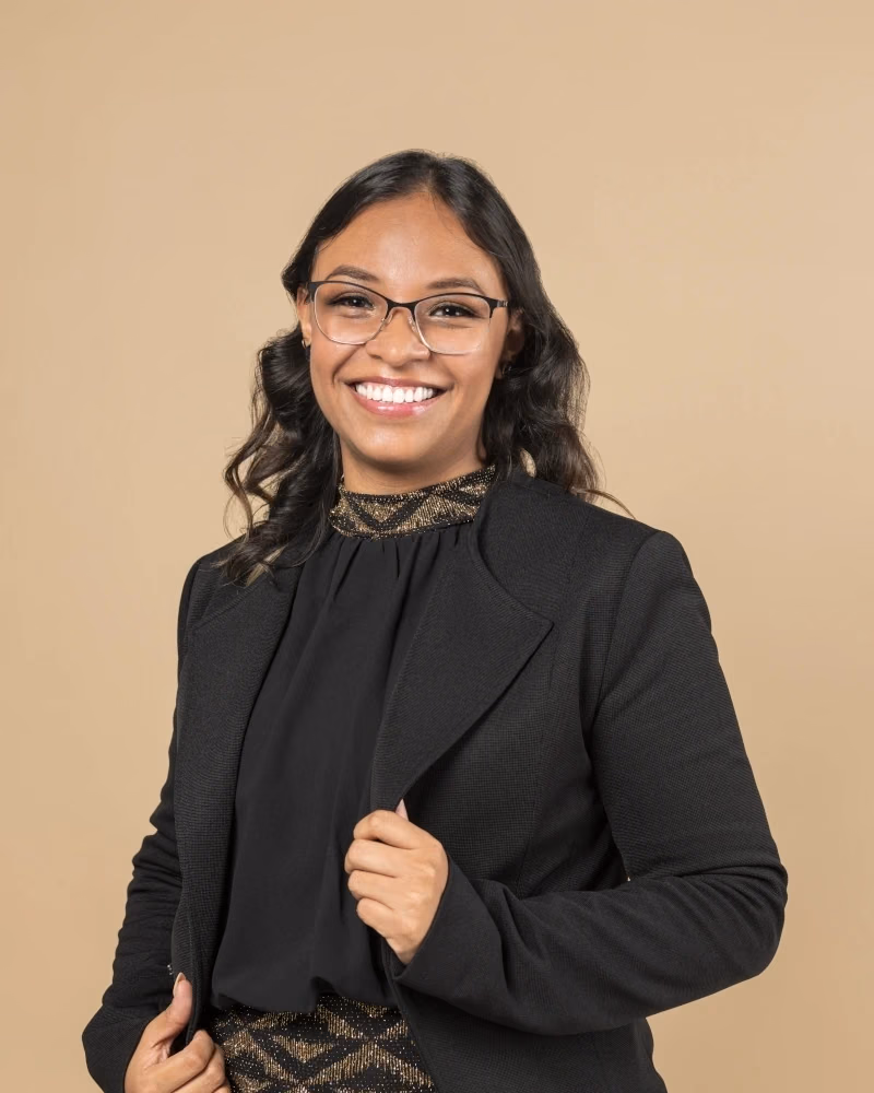 María Sapón, Asistente legal sénior